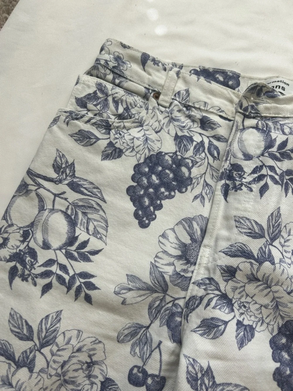 Toile High-Rise Straight Jeans - Blue Floral Print - Picture 2 of 3
